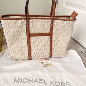 D49: Michael Kors Tote Bag - New